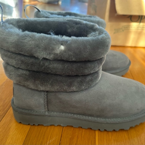 UGG gray boots NWOT size 8 (please see pics) - Picture 4 of 7
